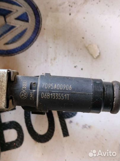 Топливная рейка с форсунками Audi A4 B7