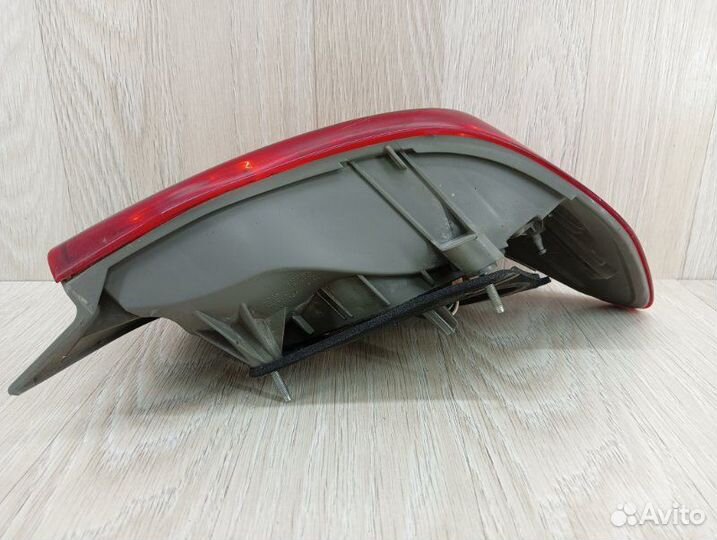 Фонарь задний правый Toyota Corolla E150