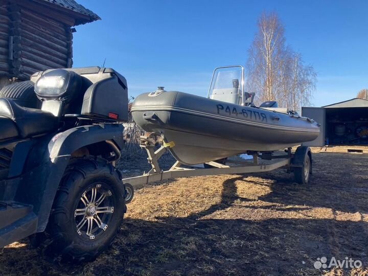 Моторная лодка с двумя моторами