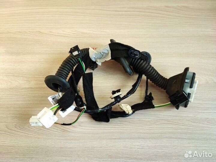 Проводка двери передняя правая Renault Sandero