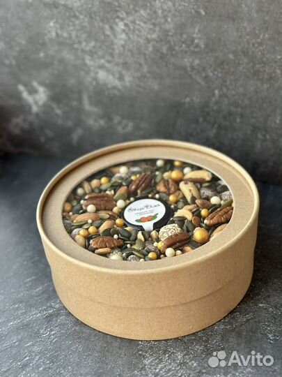 Подарочный бокс с орехами