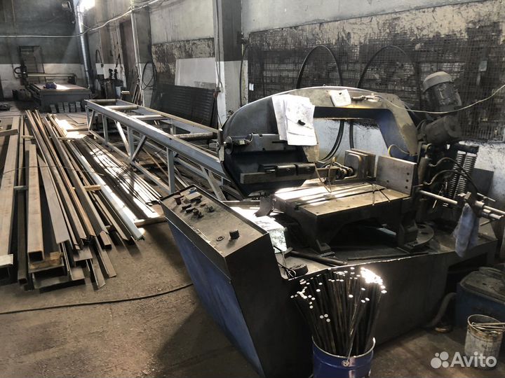 Резка металла на ленточно-пильном станке