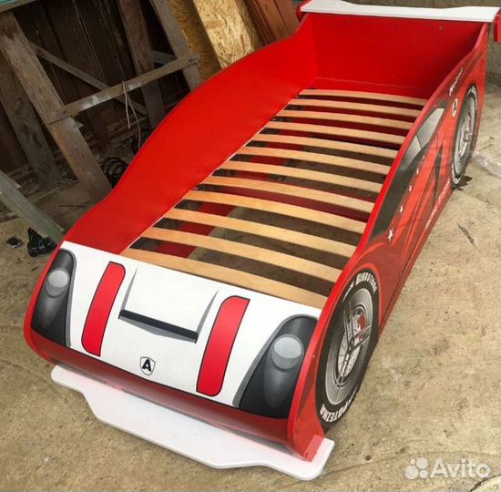 Детская кровать машина