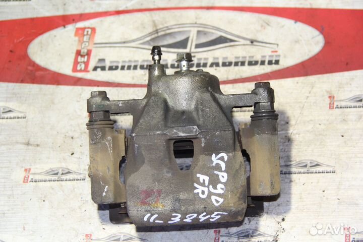 Суппорт перед право c Toyota Vitz SCP90 2SZ-FE