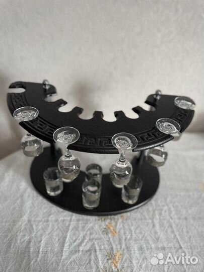 Барная стойка с рюмками