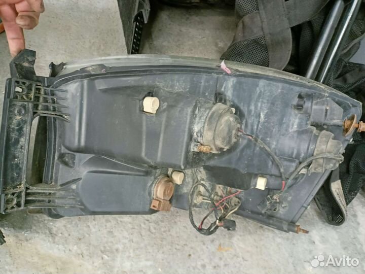 Фары передние Dodge RAM III