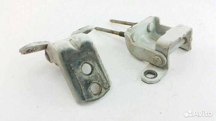 Петля дверная задняя левая Nissan Presage VNU30