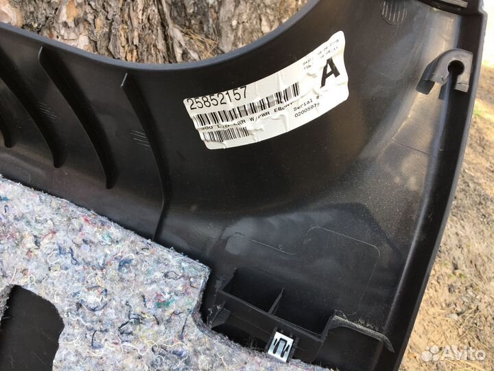 Обшивка двери багажника Chevrolet Tahoe 06-14