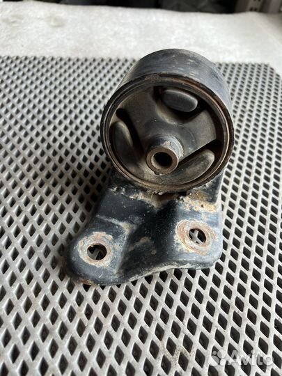 Подушка двигателя Mitsubishi Carisma 4G92 2000