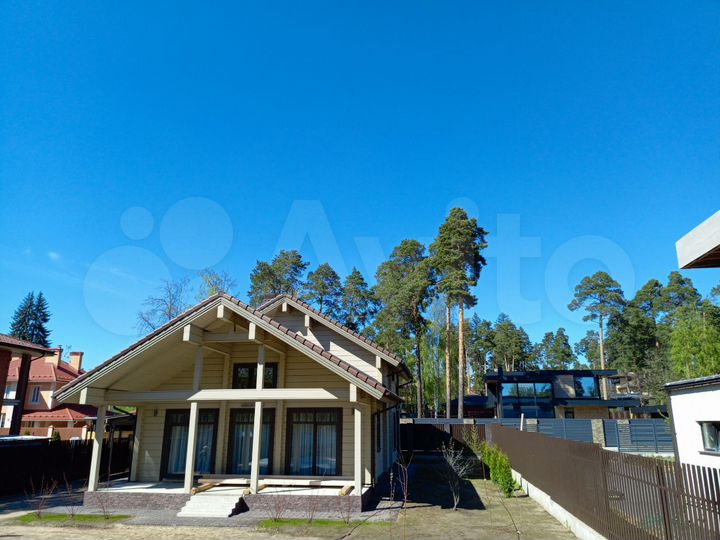 Дом 220 м² на участке 10 сот.