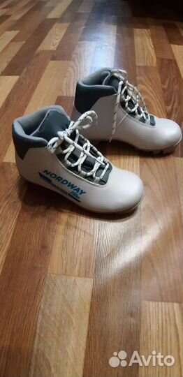Лыжные ботинки