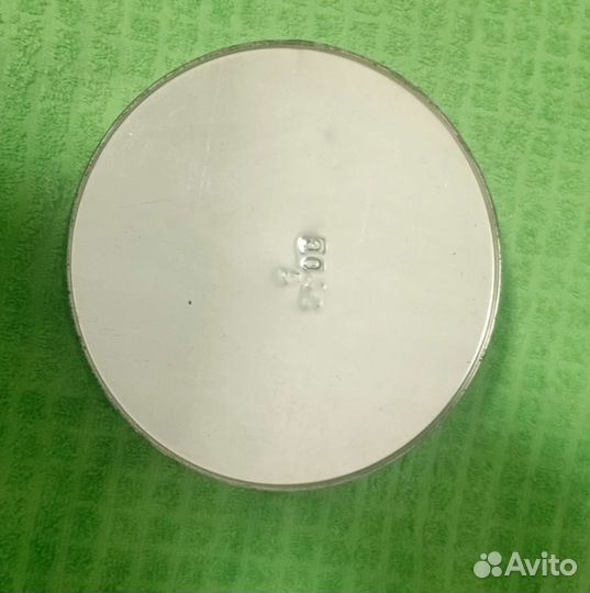 Жестяная банка из-под чёрной икры