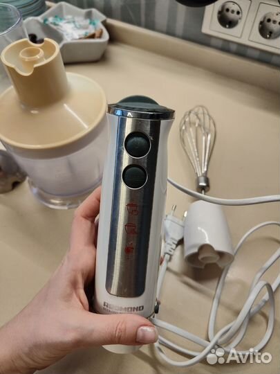 Блендер Redmond требует ремонта