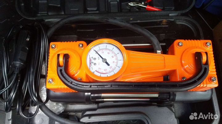 Компрессор автомобильный двухпоршневой