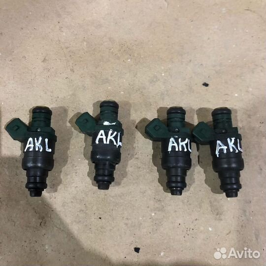 Форсунка топливная VAG AKL AEH 037906031AA