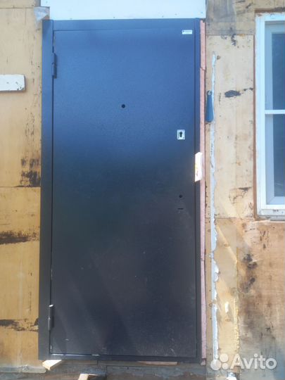 Входной дверь металлический