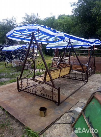 Садовые качели новые