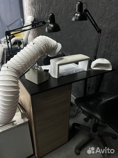 Стол для мастера маникюра