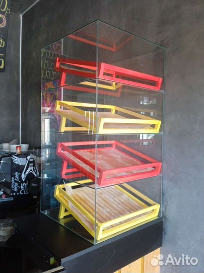 Стеклянная витрина