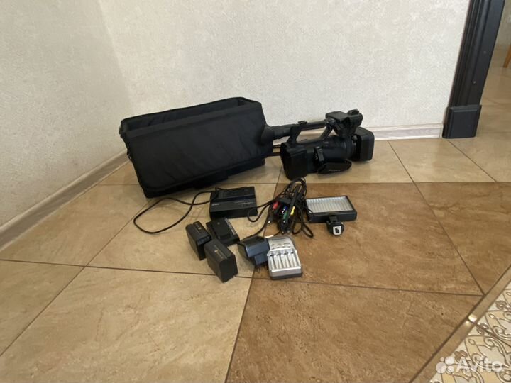 Видеокамера Sony HXR-NX5