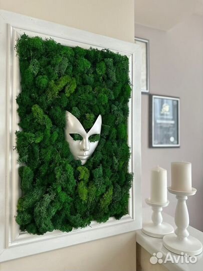 Панно из мха в рамке с подсветкой