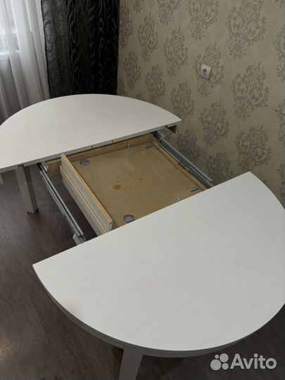 Стол IKEA bjursta