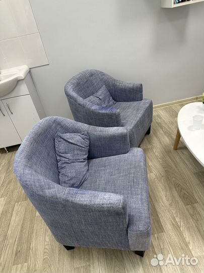 Продам 2 офисных кресла