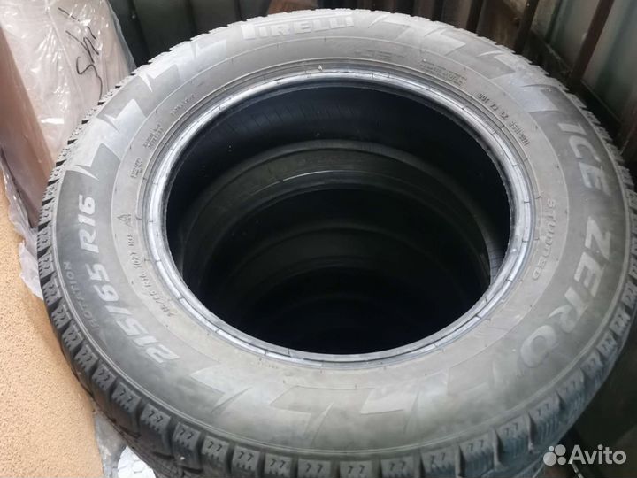 Pirelli Ice Zero 215/65 R16 102T