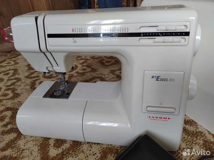 Швейная машина Janome