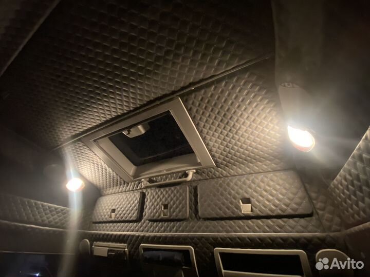 IVECO Stralis с полуприцепом, 2011