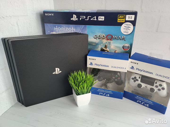 PlayStation 4 Pro 1tb + 2 геймпада + игры