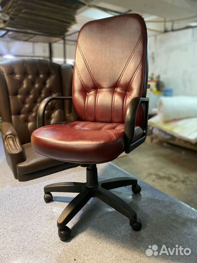 Офисное кресло