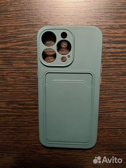 Чехол на iPhone 13 pro зелёного цвета