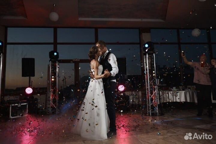 Тяжелый дым, конфетти, снег, холодные фонтаны