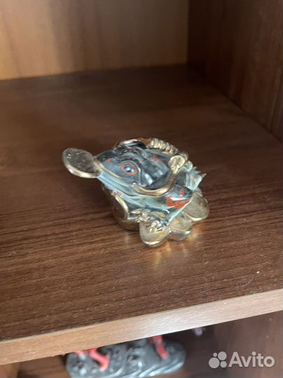 Статуэтка лягушка