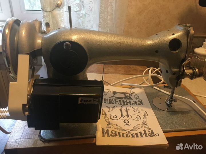 Швейная машинка с электроприводом