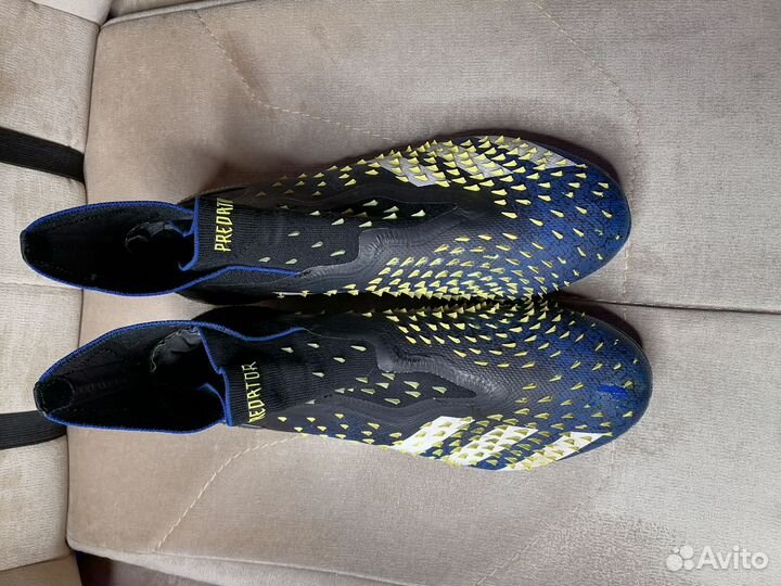 Футбольные бутсы adidas predator