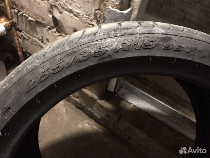 Pirelli P Zero 255/35 R19
