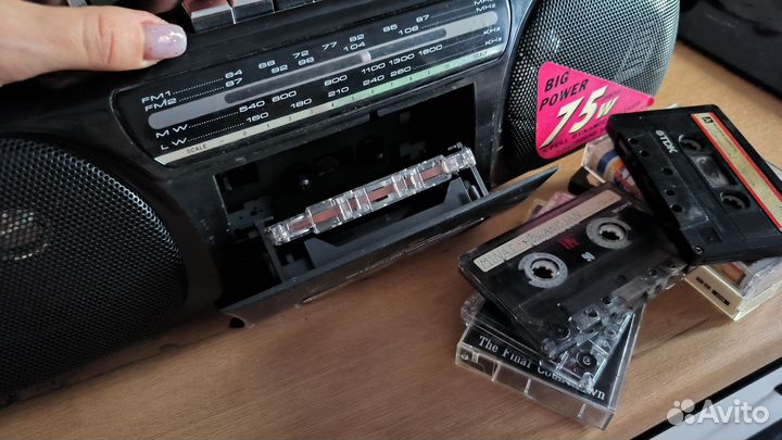Кассетный магнитофон для вечеринки 90х
