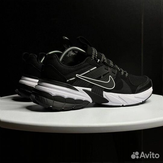 Кроссовки Nike V2K Run Runtekk black and white