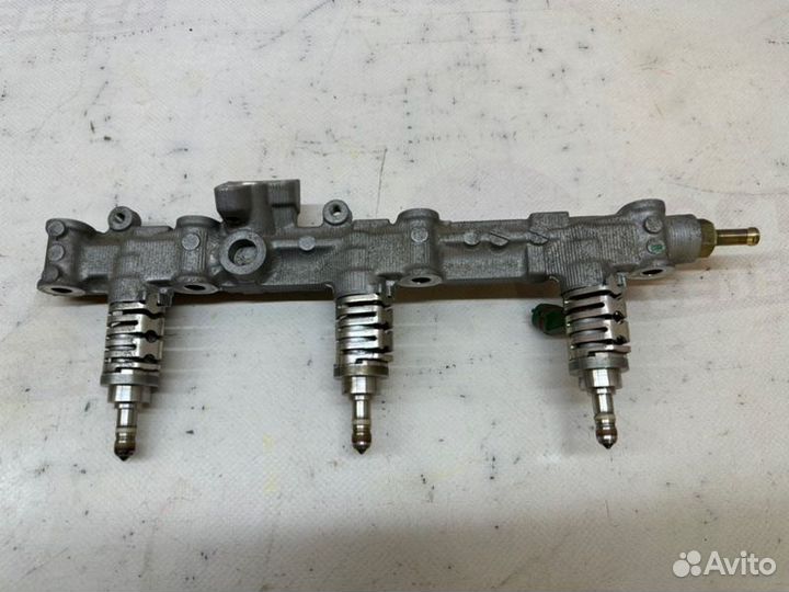 Топливная рейка левая Lexus Gs300 GRS190 3GR-FSE