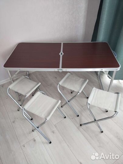 Стол складной с стульями