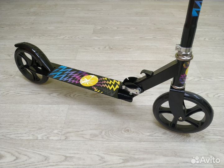Самокат 2-х колесный детский черный с принтом