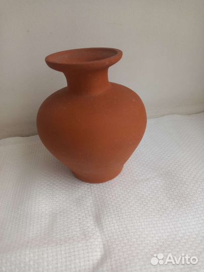 Глиняная вазочка