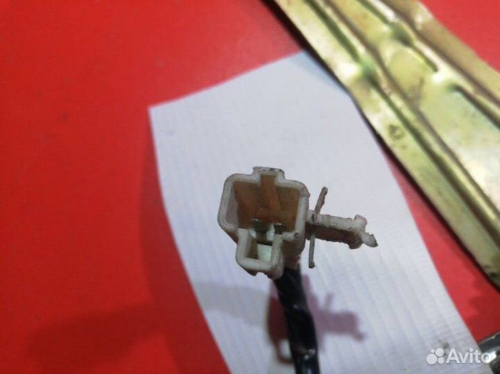 Стеклоподъемник задний левый Toyota Sprinter AE110