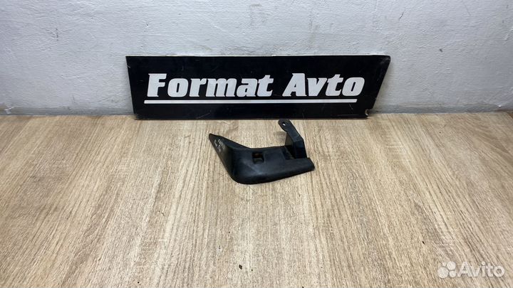 Передний Правый Брызговик Hyundai Sonata 4 EF