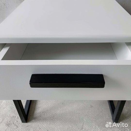 Тумба прикроватная белая