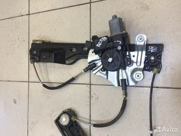 Стеклоподъемник передний правый Opel Astra J