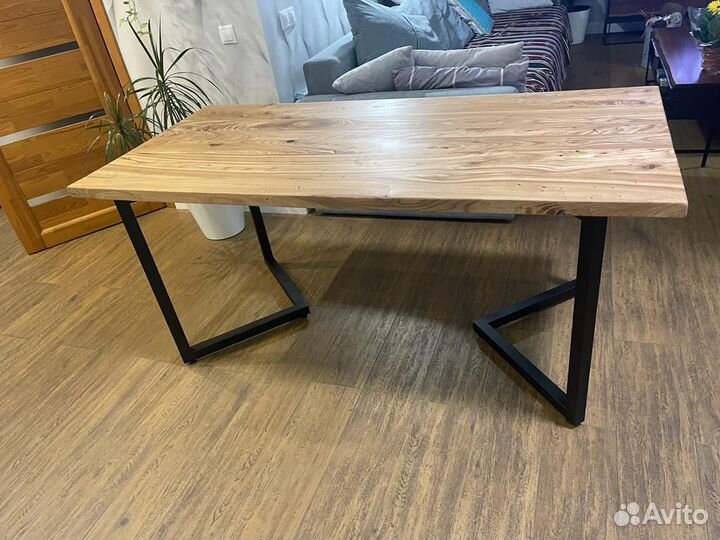 Стол обеденный