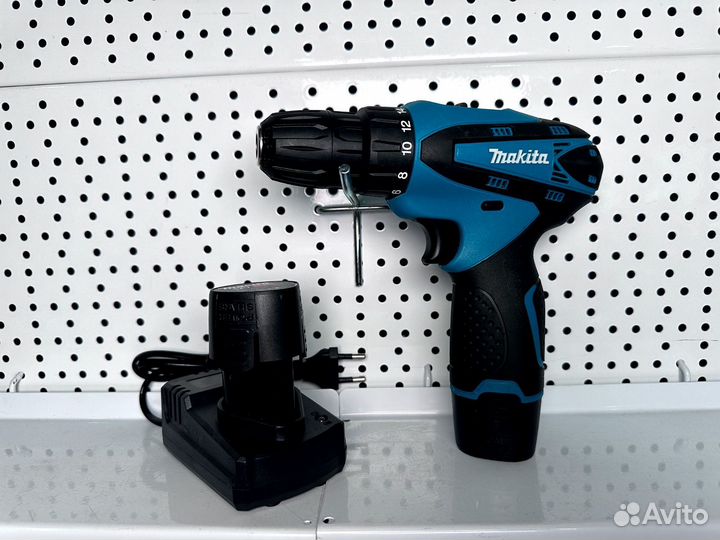 Шуруповёрт Makita 12v с набором